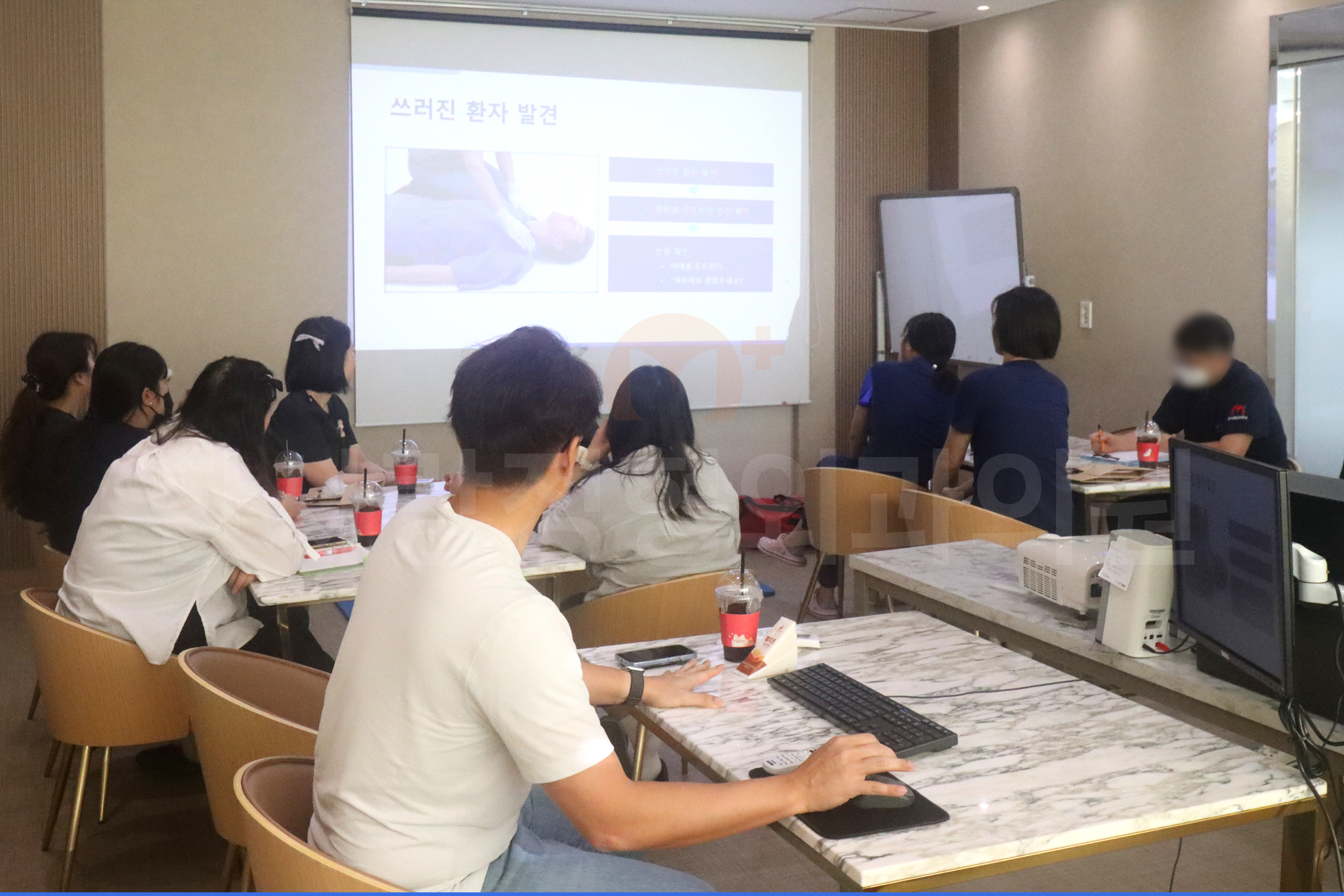 CPR 심폐소생술, AED 자동심장충격기_교육_블로그용_한사랑정형외과의원_250919-04
